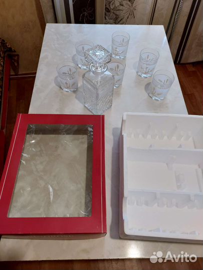Графин со стаканами