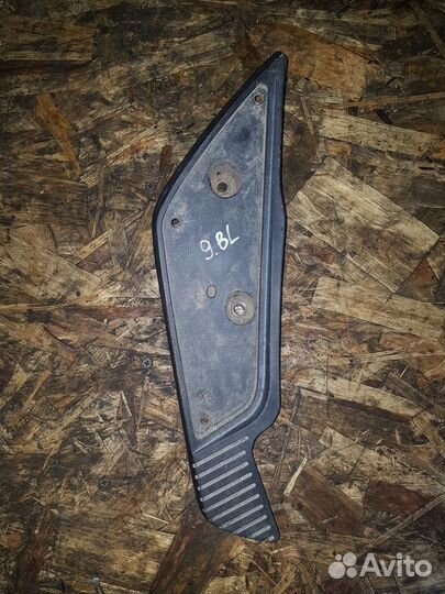 Подножка пассажира левая Suzuki skywave250, CJ41A