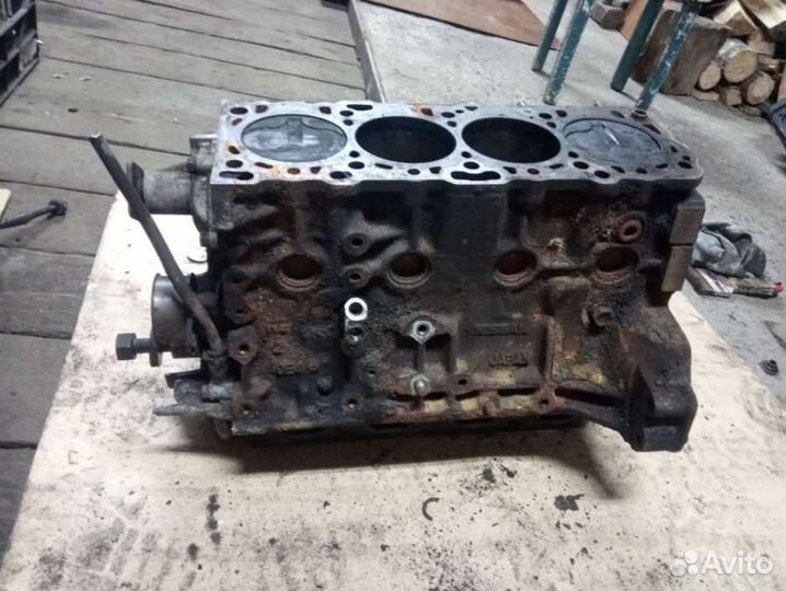 Блок цилиндров Nissan Primera 11