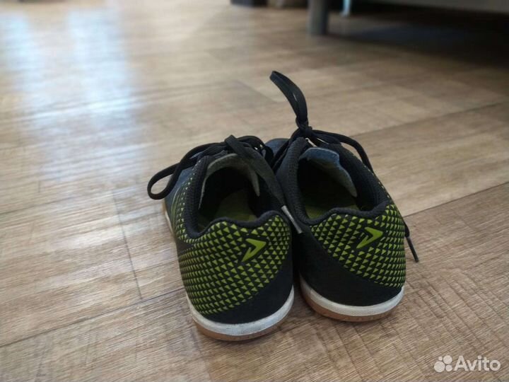 Футбольные бутсы, 33