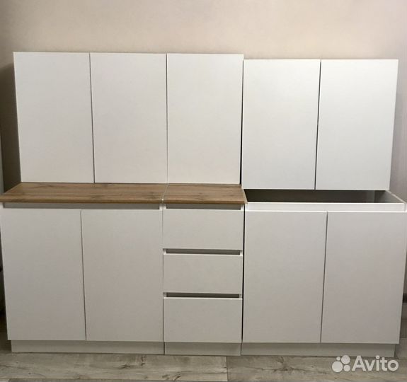 Кухня белая прямая