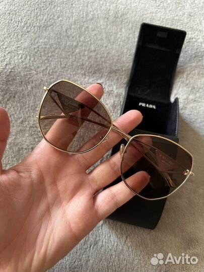 Женские очки prada