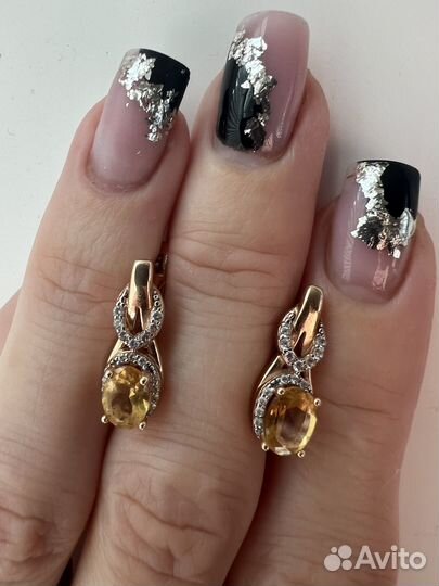 Золотые серьги с цитрином