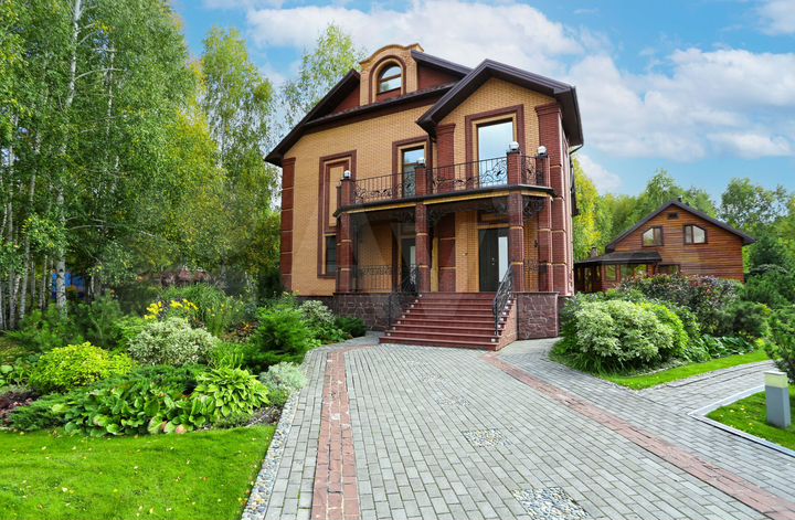 Коттедж 380 м² на участке 70 сот.