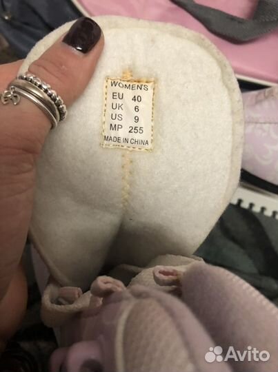 Женские фигурные лилово-белые коньки,на р.38 с нос