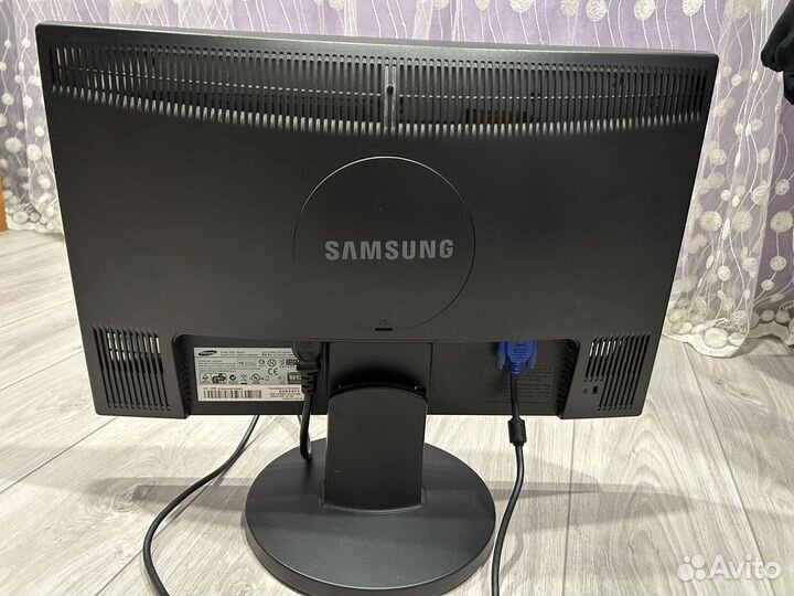 Монитор Samsung