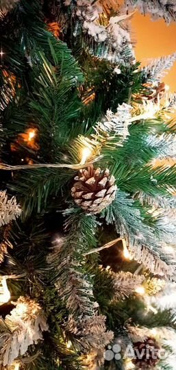 Елка с шишками