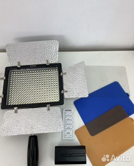 Видеосвет yongnuo 300