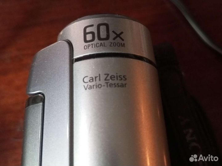 Видеокамера Sony DCR-SX60