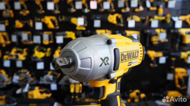 Аккумуляторный гайковёрт DCF899N DeWalt