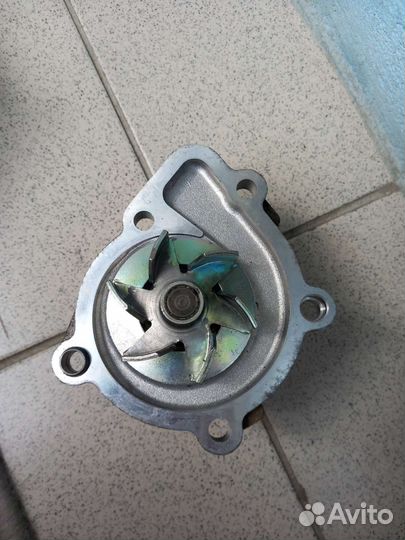 Помпа на hyundai Santa fe