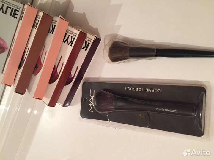 Матовые помады, косметика