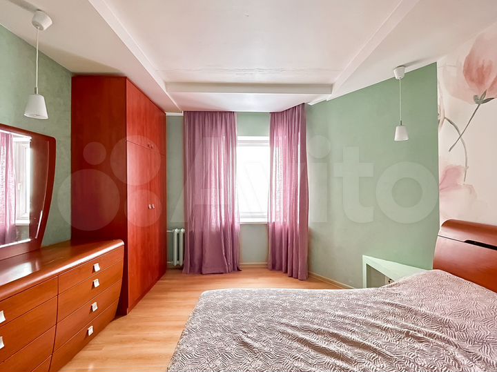 4-к. квартира, 100 м², 8/10 эт.