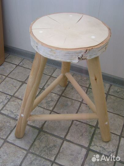 Подставка под цветы из березы