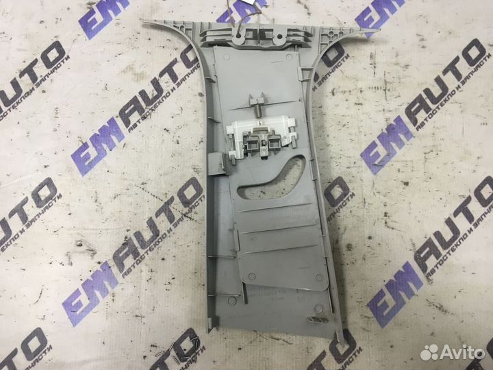 Накладка центральной стойки правая Форд Фокус 2