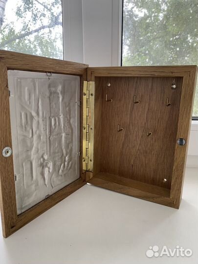 Ключница с гравюрой