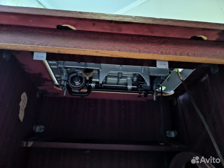 Швейная машина Чайка 142м