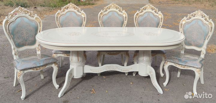 Стол и стулья