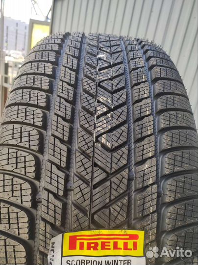 Pirelli Scorpion Winter 275/40 R22 и 315/35 R22