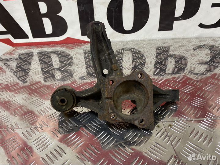 Цапфа задняя правая Toyota Camry 40 V40