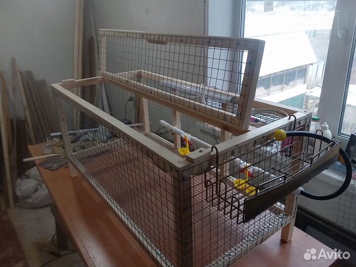 Курятники, брудеры, клетки, кормушки, насесты