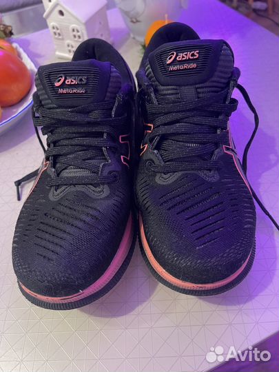 Кроссовки женские 38 размер бу