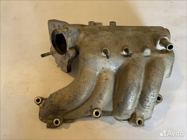Коллектор впускной верхняя часть LADA 2110