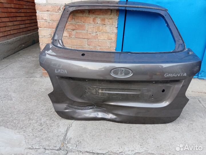 Дверь багажника
