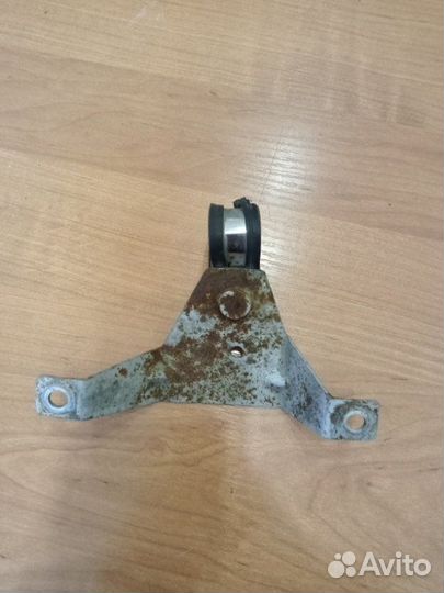 Кронштейн осушителя кондиционера (трубок)