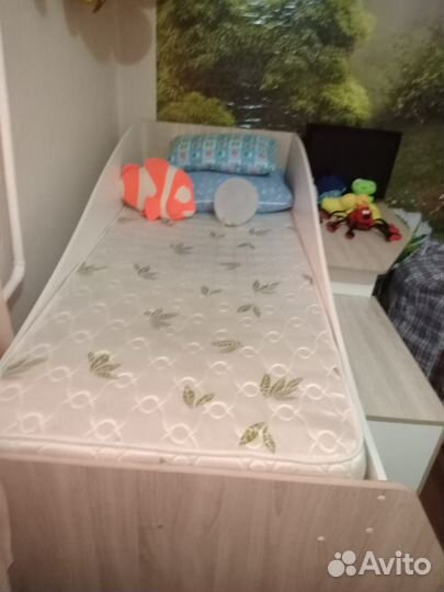 Кровать с матрасом