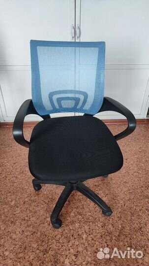 Компьютерное кресло,компьютерный стул на колесиках