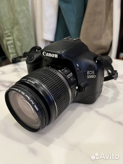 Зеркальный фотоаппарат Canon 550d
