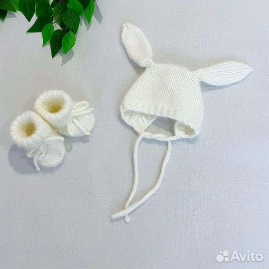 Комплект шапочка и пинетки для новорожденного