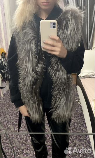 Кожаный жилет с мехом чернобурки