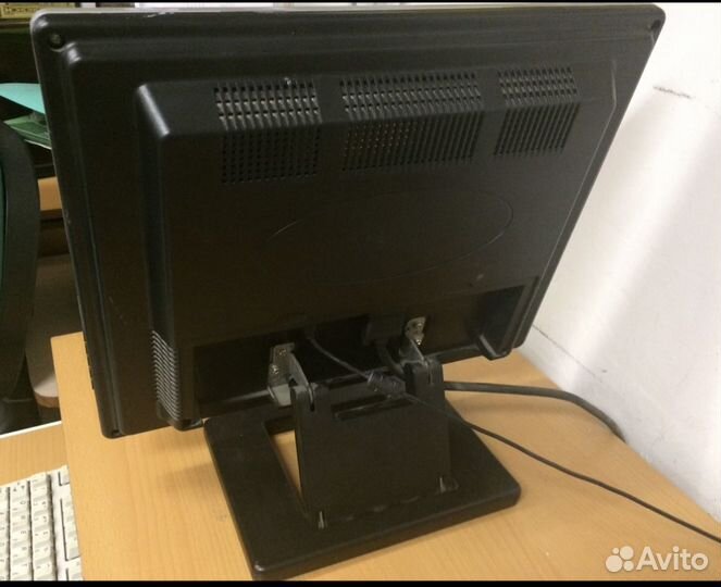 Монитор для компьютера 19 дюймов + клавиатура