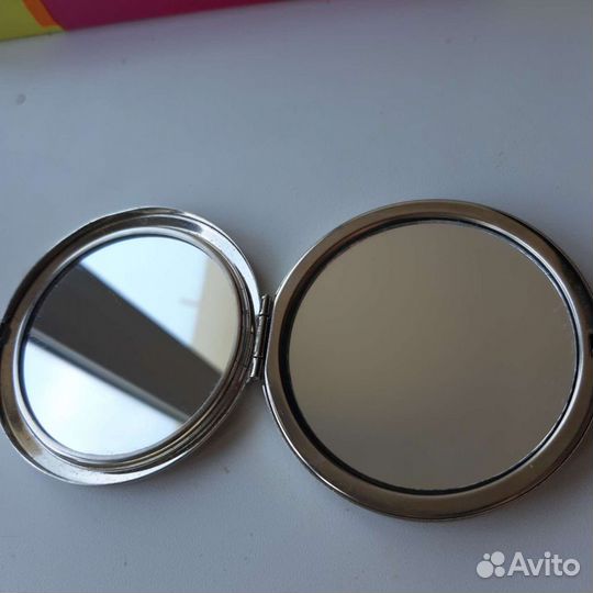 Зеркальце карманное