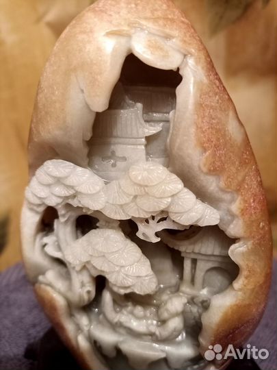Статуэтка резная нефрит