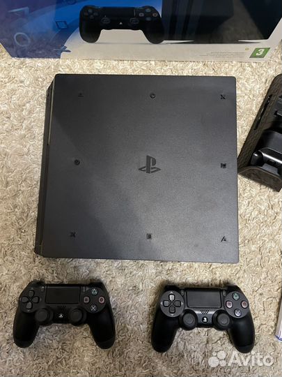 Sony PS4 PRO 1Tb, 2 джоя