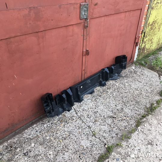 Усилитель заднего бампера Jeep Cherokee KJ