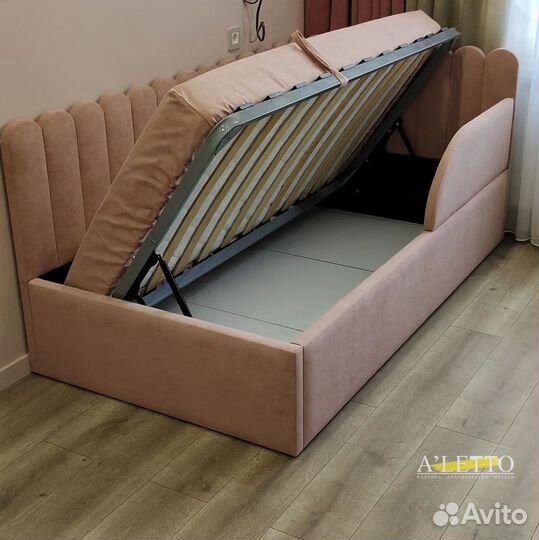 Детская кровать с подъемным механизмом