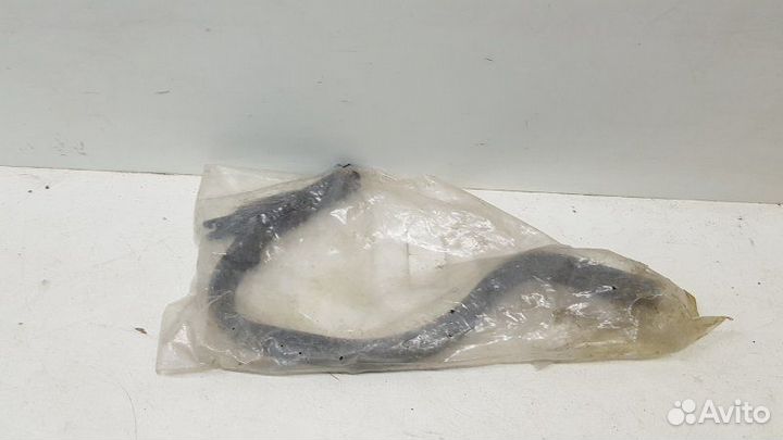 Петля крышки багажника задняя левая Toyota Avensis