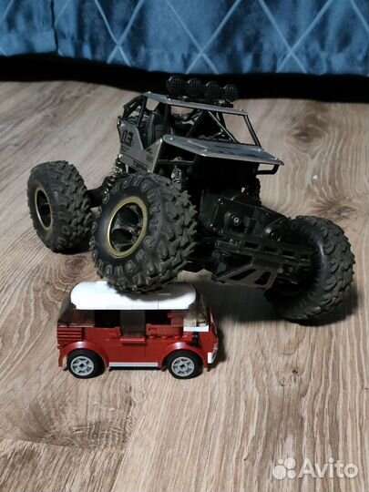 Машинка краулер на радиоуправлении