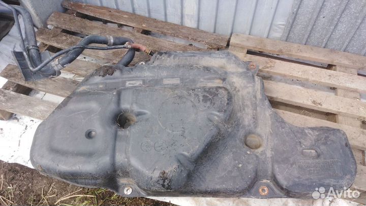 AUris Corolla 150 бак топливный Бензобак Королла
