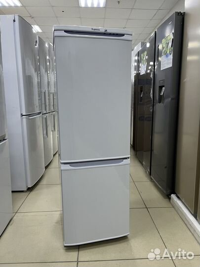 Холодильник с морозильником Бирюса 118 белый 48см