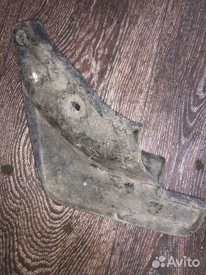 Брызговик передний левый Toyota Camry CV30 2CT