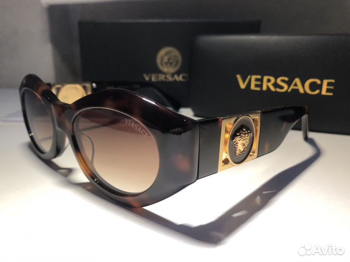 Солнцезащитные очки versace