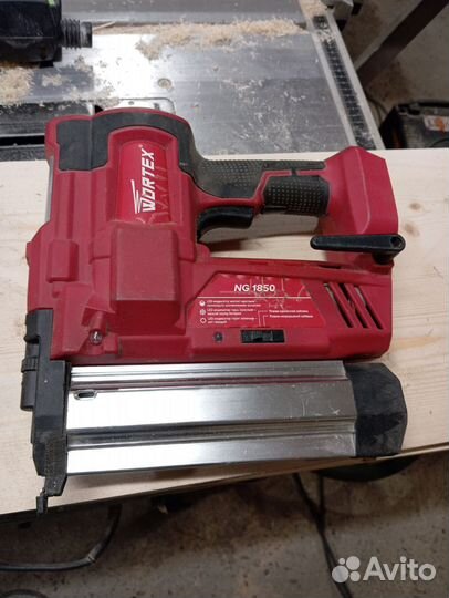 Аккумуляторный гвоздезаюиватель