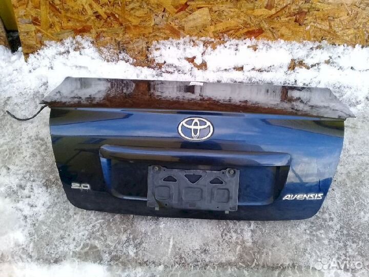 Крышка багажника Toyota Avensis AZT255AZT250