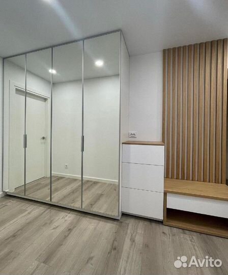 Прихожая на заказ в потолок