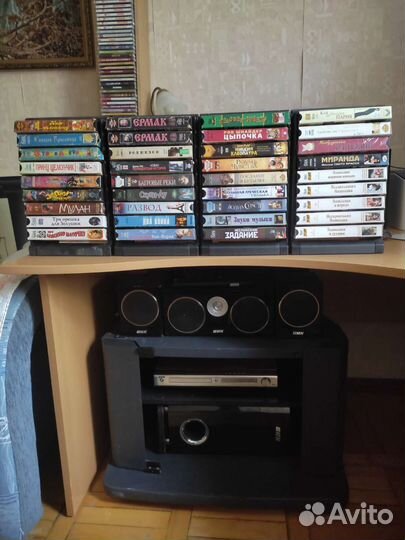 VHS видео кассеты с подставкой